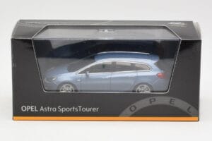 Opel Astra J Sports Tourer Blue Metallic Minichamps 1:43 400049012 Metal — zdjęcie 4 z 4
