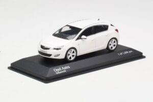 Opel Astra J Biały Minichamps 1:43 400049001 Metal — zdjęcie 2 z 4