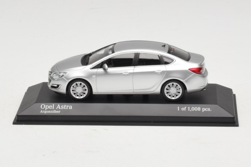 Opel Astra J Srebrny Minichamps 1:43 410042000 Metal