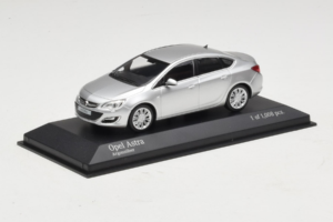 Opel Astra J Srebrny Minichamps 1:43 410042000 Metal — zdjęcie 2 z 5