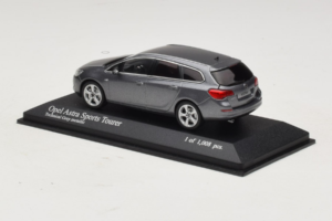 Opel Astra J Sports Tourer Minichamps 1:43 400049014 Metal — zdjęcie 3 z 4