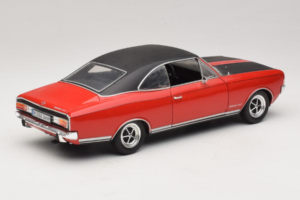 Opel Commodore GS/E Czerwony Revell 1:18 08826 Metal — zdjęcie 3 z 8