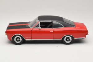 Opel Commodore GS/E Czerwony Revell 1:18 08826 Metal — zdjęcie 4 z 8