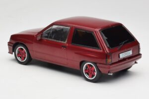 Opel Corsa A Custom Czerwony MCG 1:18 MCG18433 Metal — zdjęcie 5 z 6