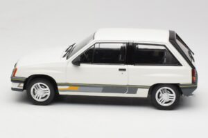 Opel Corsa A Sprint Biały MCG 1:18 MCG18432 Metal — zdjęcie 3 z 6