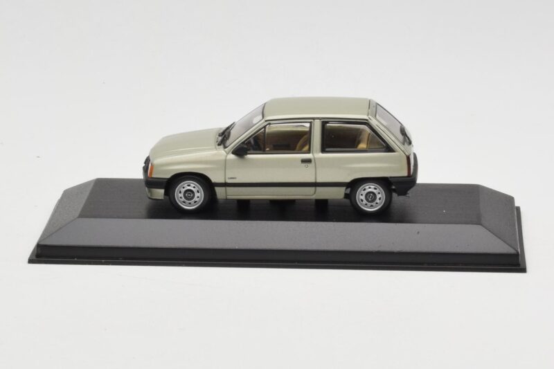 Opel Corsa A Swing Zielony Minichamps 1:43 400045002 Metal