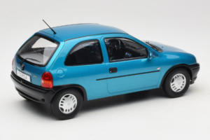 Opel Corsa B Blue Metallic MCG 1:18 MCG18514 Metal — zdjęcie 2 z 6
