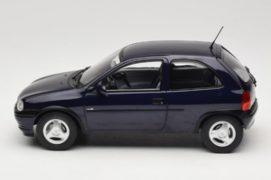 Opel Corsa B Dark Blue Metallic MCG 1:18 MCG18905 Metal — zdjęcie 3 z 6