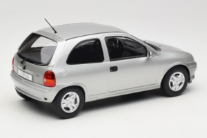 Opel Corsa B Grey Metallic MCG 1:18 MCG18515 Metal — zdjęcie 2 z 6