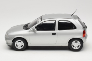 Opel Corsa B Grey Metallic MCG 1:18 MCG18515 Metal — zdjęcie 3 z 6