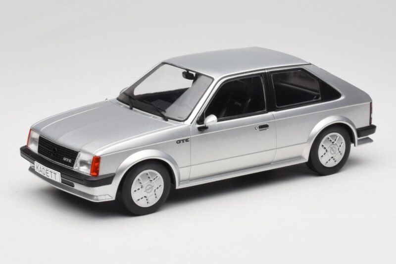 Opel Kadett D GTE Srebrny MCG 1:18 MCG18533 Metal
