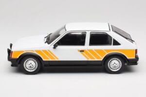 Opel Kadett D SR Biały z Żółtym Dekorem MCG 1:18 MCG18534 Metal — zdjęcie 3 z 6