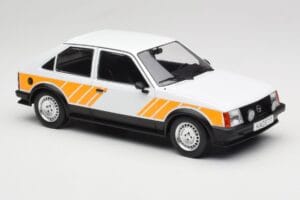 Opel Kadett D SR Biały z Żółtym Dekorem MCG 1:18 MCG18534 Metal — zdjęcie 4 z 6