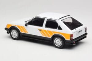Opel Kadett D SR Biały z Żółtym Dekorem MCG 1:18 MCG18534 Metal — zdjęcie 5 z 6
