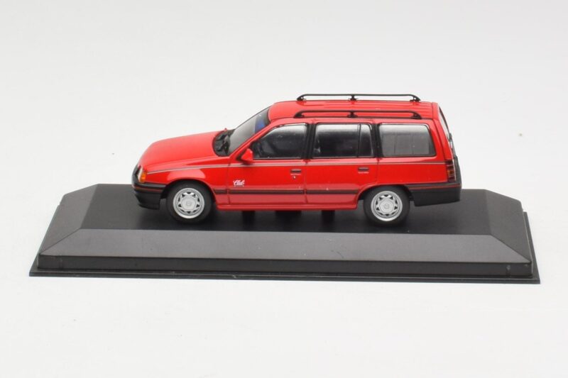 Opel Kadett E Club Kombi Czerwony Minichamps 1:43 Opel Kadett E Club Kombi Czerwony Minichamps 1:43 400045910 Metal