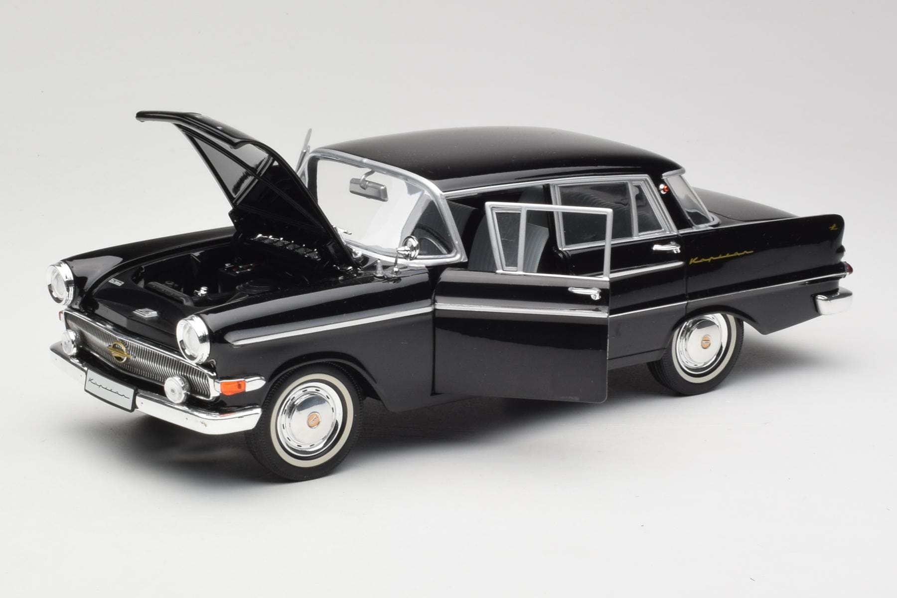 Revell Opel Kapitän P1 1:18 Model Klasyczny Sedan 1958