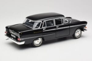 Opel Kapitan P1 Czarny Revell 1:18 08822 Metal — zdjęcie 3 z 8