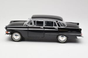 Opel Kapitan P1 Czarny Revell 1:18 08822 Metal — zdjęcie 4 z 8