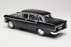 Opel Kapitan P1 Czarny Revell 1:18 08822 Metal — zdjęcie 7 z 8