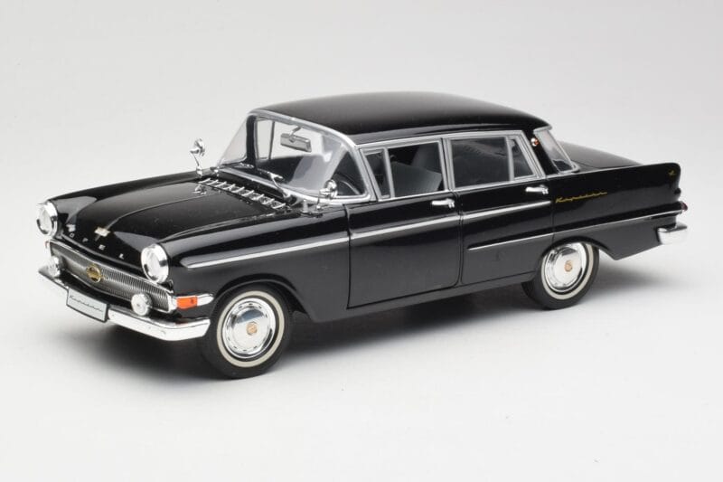 Opel Kapitan P1 Czarny Revell 1:18 08822 Metal