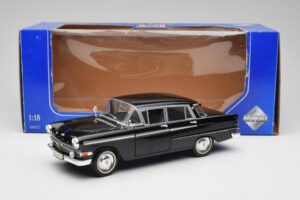 Opel Kapitan P2 Czarny Revell 1:18 08821 Metal — zdjęcie 8 z 8