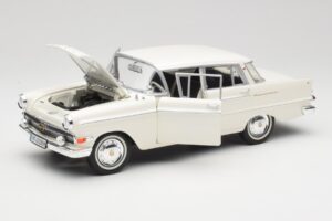 Opel Kapitan P2 Biały Revell 1:18 08821-M1 Metal — zdjęcie 2 z 8