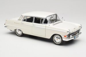 Opel Kapitan P2 Biały Revell 1:18 08821-M1 Metal — zdjęcie 6 z 8