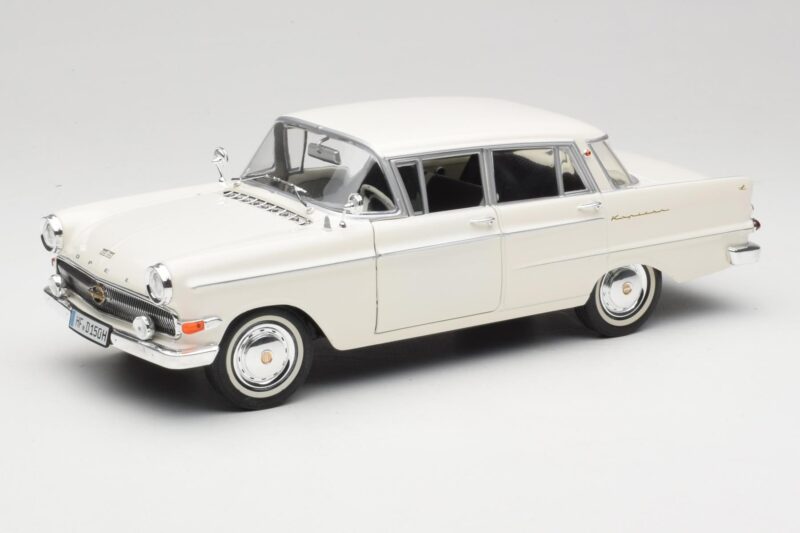 Opel Kapitan P2 Biały Revell 1:18 08821-M1 Metal