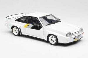 Opel Manta 400 Homologation Biały Revell 1:18 8819 Metal — zdjęcie 6 z 8