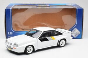 Opel Manta 400 Homologation Biały Revell 1:18 8819 Metal — zdjęcie 8 z 8