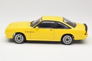 Opel Manta B GT/E Żółty Revell 1:18 08421 Metal — zdjęcie 4 z 8