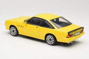 Opel Manta B GT/E Żółty Revell 1:18 08421 Metal — zdjęcie 7 z 8