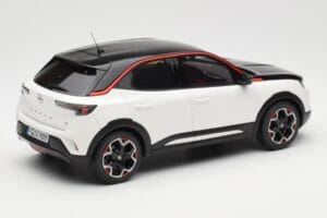 Opel Mokka-E GS Line Jada Biały Otto 1:18 OT1045 Żywica — zdjęcie 2 z 6