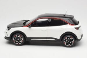 Opel Mokka-E GS Line Jada Biały Otto 1:18 OT1045 Żywica — zdjęcie 3 z 6