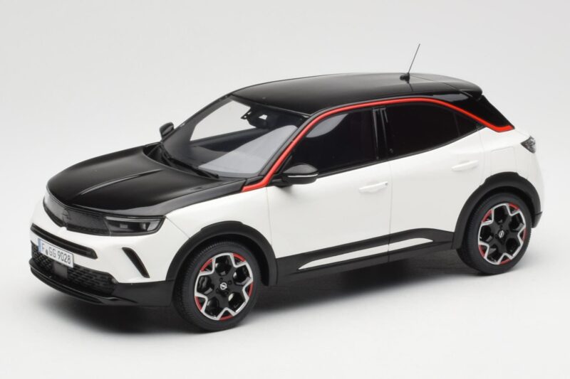 Opel Mokka-E GS Line Jada Biały Otto 1:18 OT1045 Żywica