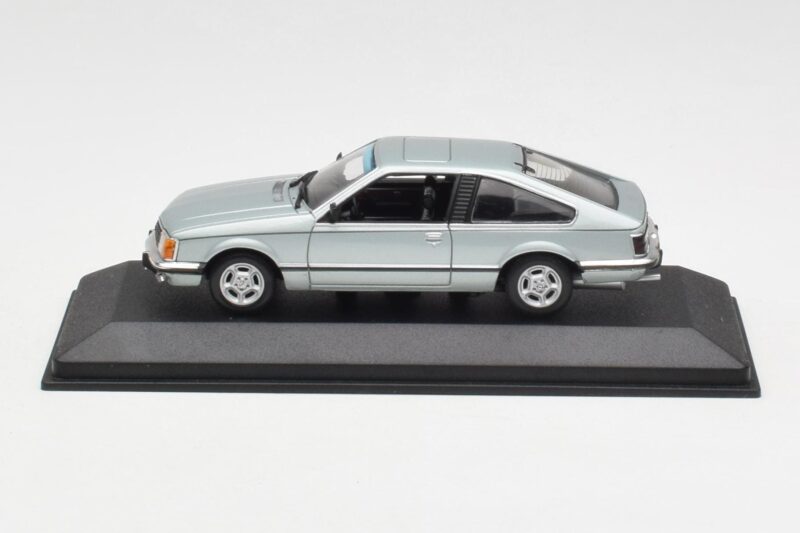 Opel Monza A Srebrny Minichamps 1:43 400045122 Metal