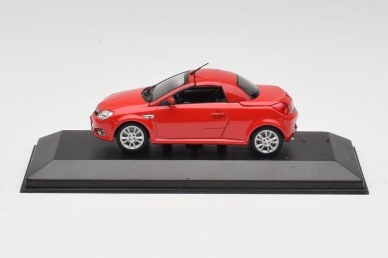 Opel Tigra TwinTop Magma Czerwony Minichamps 1:43 B24910027T Metal