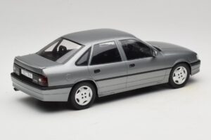 Opel Vectra A 2000 16V Ciemnoszary MCG 1:18 MCG18462 Metal — zdjęcie 2 z 6