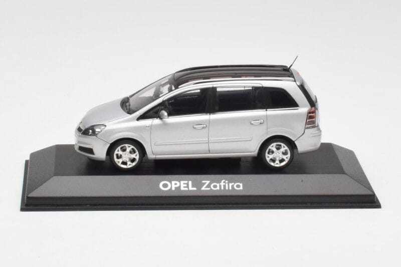 Opel Zafira B Srebrny Minichamps 1:43 1799109 Metal