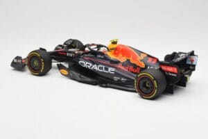 Oracle Red Bull Racing RB18 #11 S. Perez Miami GP 2022 Minichamps 1:18 110220511 Metal — zdjęcie 5 z 6