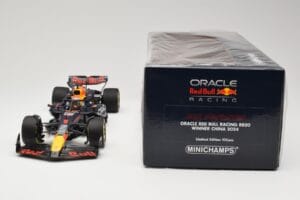 Red Bull Racing RB20 #1 M. Verstappen Winner China GP 2024 Minichamps 1:18 110240501 Metal — zdjęcie 6 z 6