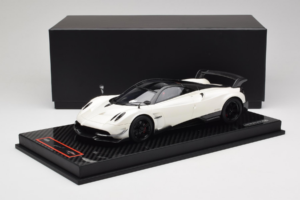 Pagani Huayra BC White Metallic Yy Model 1:18 REMC025 Żywica — zdjęcie 7 z 7