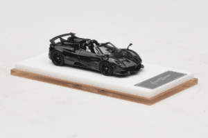 Pagani Huayra Tricolore Roadster Exposed Carbon Henson & Heaven 1:64 PHREC01 Metal — zdjęcie 4 z 7