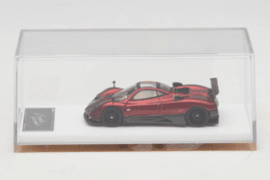 Pagani Zonda Tricolore Czerwony Henson & Heaven 1:64 PZTR01 Metal — zdjęcie 6 z 7