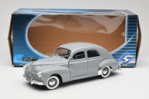 Peugeot 203 Gris Clair Solido 1:18 8145 Metal — zdjęcie 8 z 8