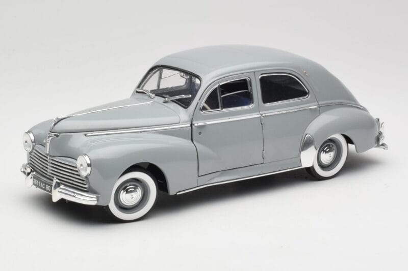 Peugeot 203 Gris Clair Solido 1:18 8145 Metal
