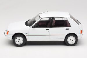 Peugeot 205 Biały MCG 1:18 MCG18493 Metal — zdjęcie 3 z 6