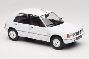 Peugeot 205 Biały MCG 1:18 MCG18493 Metal — zdjęcie 4 z 6