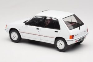Peugeot 205 Biały MCG 1:18 MCG18493 Metal — zdjęcie 5 z 6