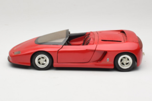 Pininfarina Mythos Czerwony Revell 1:18 8806 Metal — zdjęcie 4 z 8